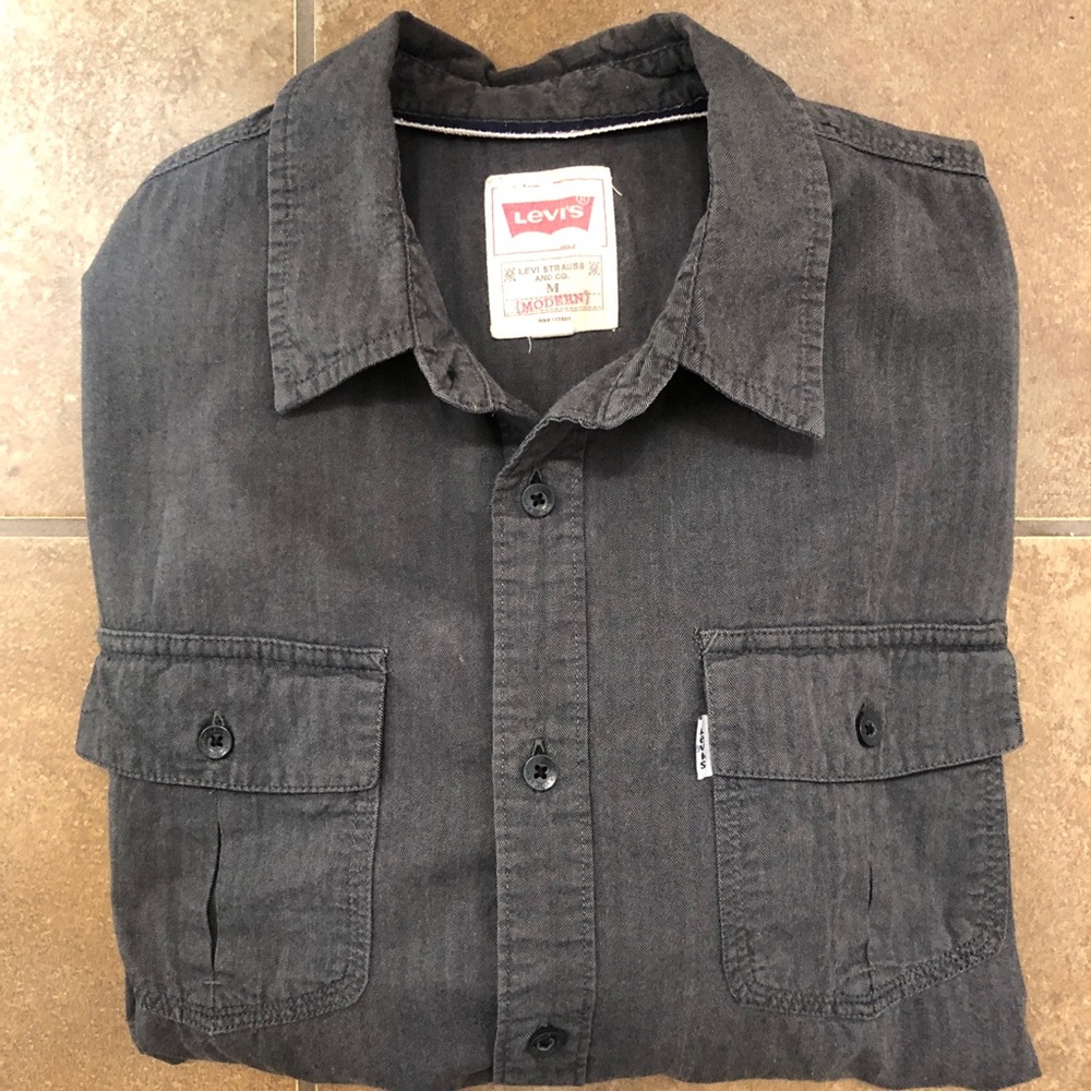 Levi’s Grey LS Button Up, Size: Medium